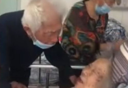 娱乐吃瓜酱上海老爷爷,揭秘都市老人的欢乐生活